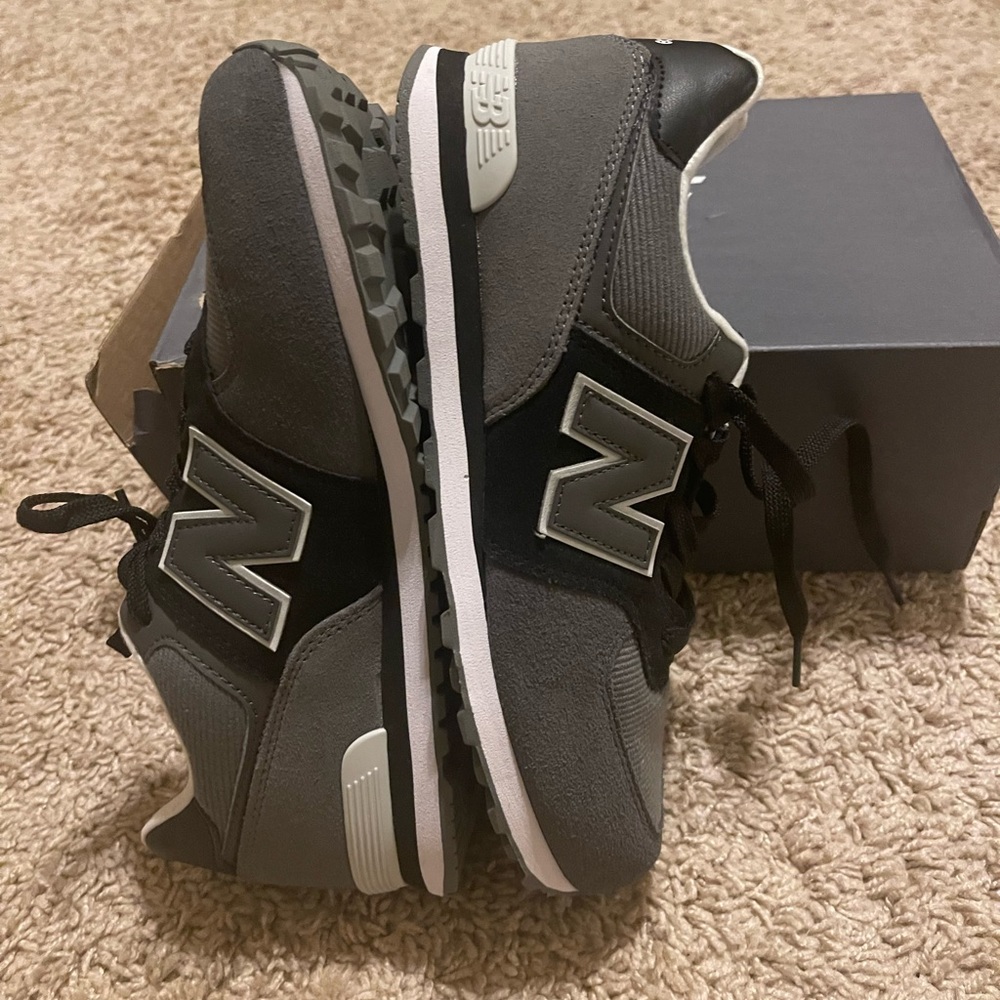 Boy’s Grade School New Balance 574